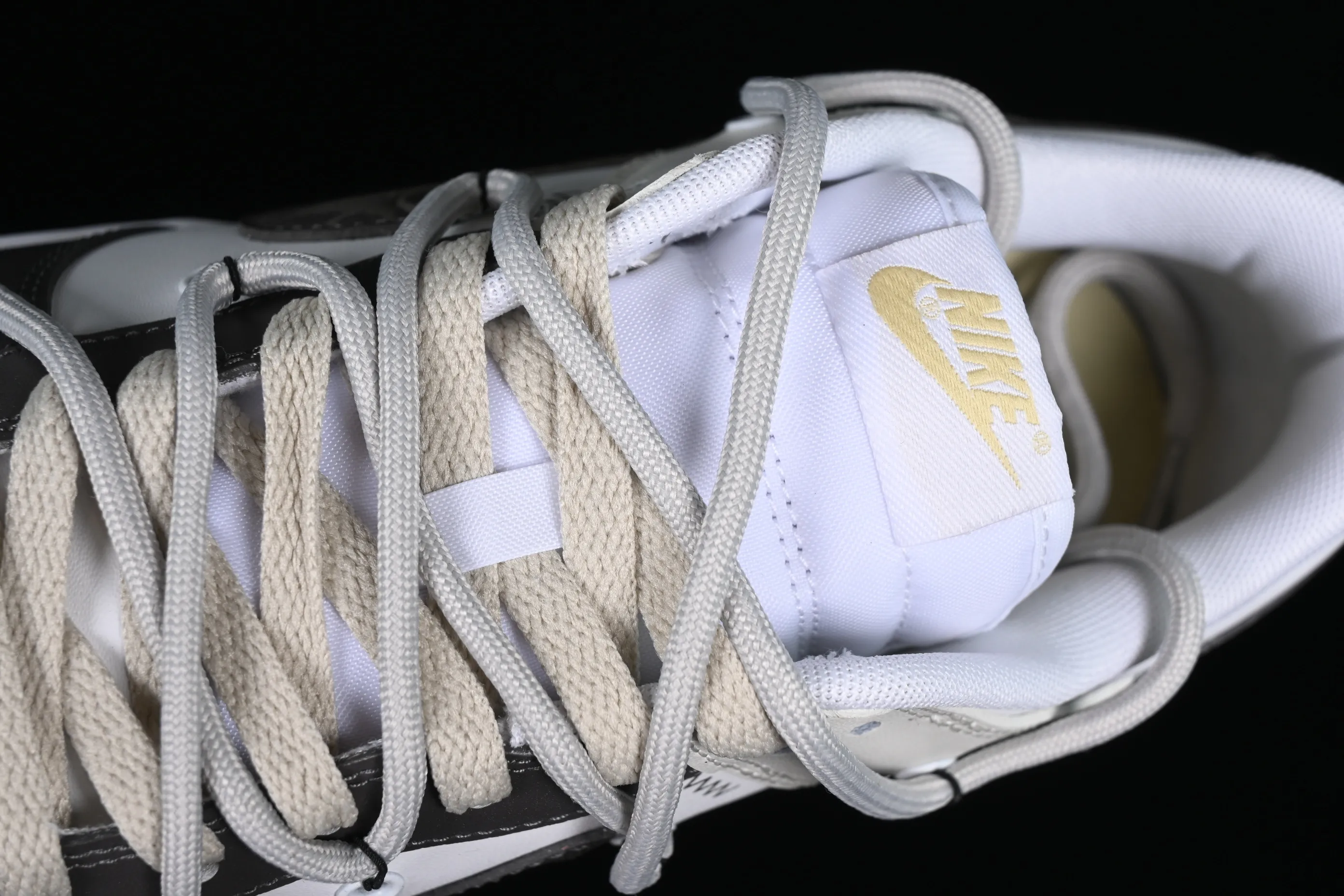 All Categories Nk SB Dunk Series Nk SB Dunk Low Low-top sneakers Nk Dunk Low "Team Gold" Official custom-cracked SB strap low-top casual sneakers DV0833-100